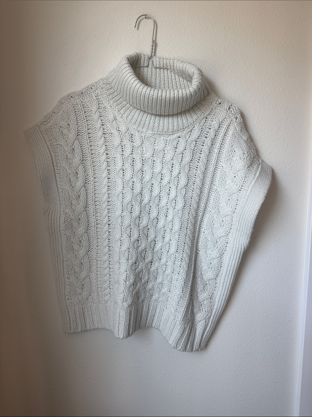 Turtleneck Cable Knit sleeveless Sweater
